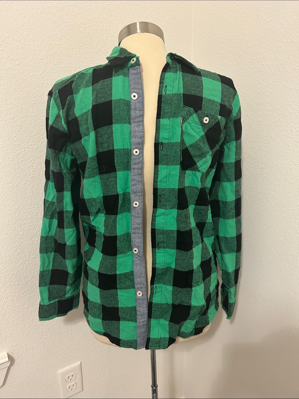 Levi's Green & Black Buffalo Plaid Button-Down Shirt